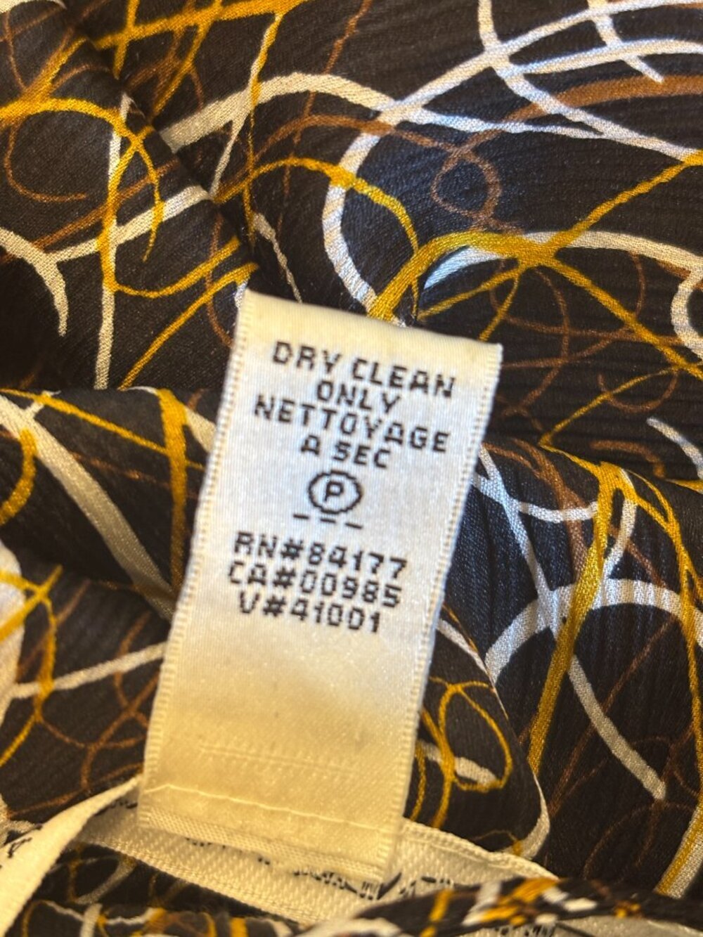 Diane von Furstenberg Silk Shift Dress | Black Gold Swirl | Size 6 | Like New - Picture 6 of 6